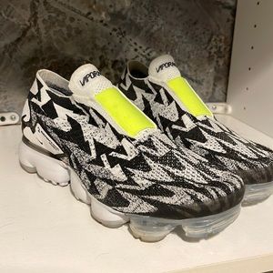 Vapormax acronym Mens 7 womens 8.5